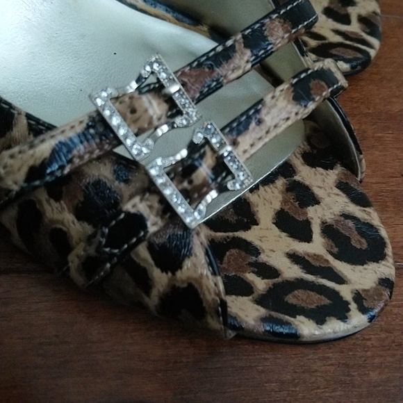 Guess Cheetah Heels - Picture 2 of 7